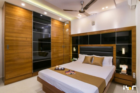 Yogeshwaran - Electronic City